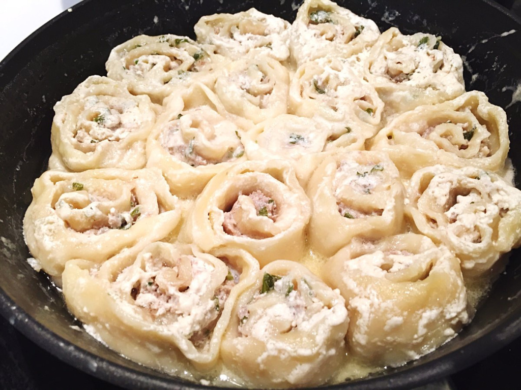 pelmeni-v-souse-na-skovorode-6c079cf.jpg