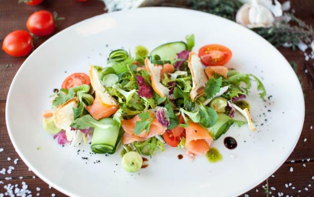 Рецепт: Легкий салат с лососем и авокадо 14e3a06eefc3ce00002025dad628f8ae.jpg