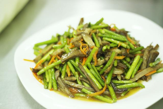 Вкусный салат из стрелок чеснока по-корейски c129df74c348c95a8421fddc6fad6152.jpg